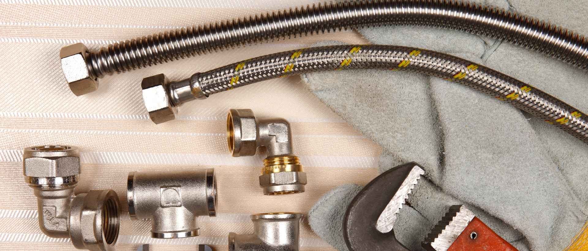 Emergency plumbers E18