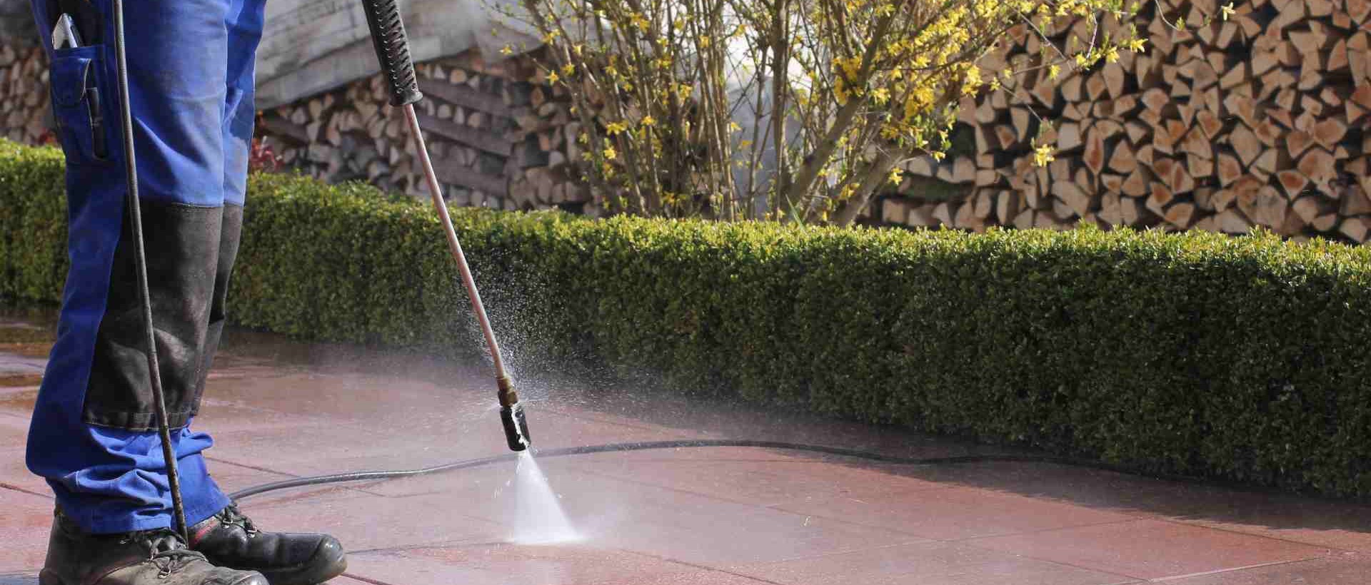 garden maintenance E18